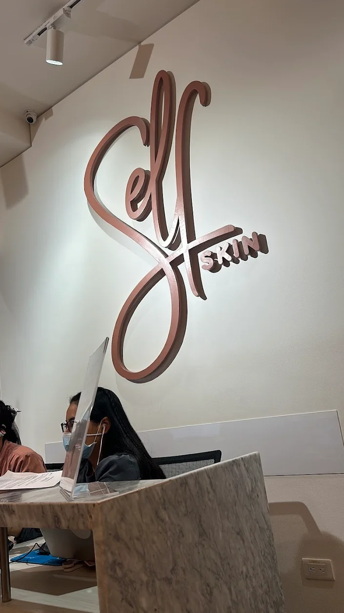 SELF DERMATOLOGÍA Y SPA FACIAL – AVENTURA PLAZA